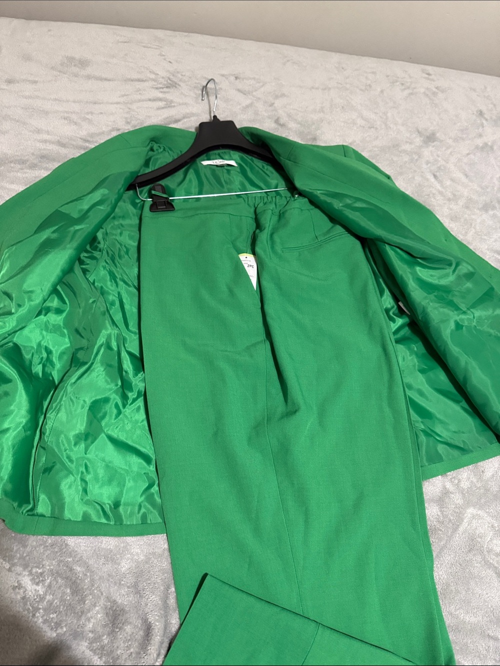 Le Suit Vibrant Green Tailored Blazer and Matching Pants - Picture 4 of 4